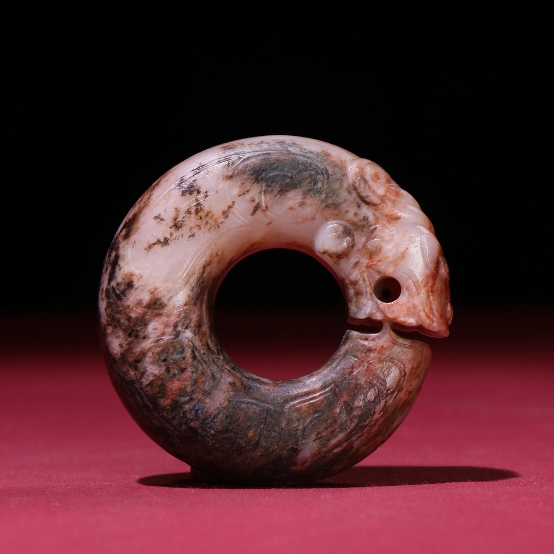 An Exquisite White Jade Dragon Hand Piece: An Exquisite White Jade Dragon Hand Piece Han Dynasty, China Size:5.9cmx5.9cmx1.6cm Weight:93g (The Dimensions Of All Batches Are Manually Measured.If You Need More Detailed Information, Please