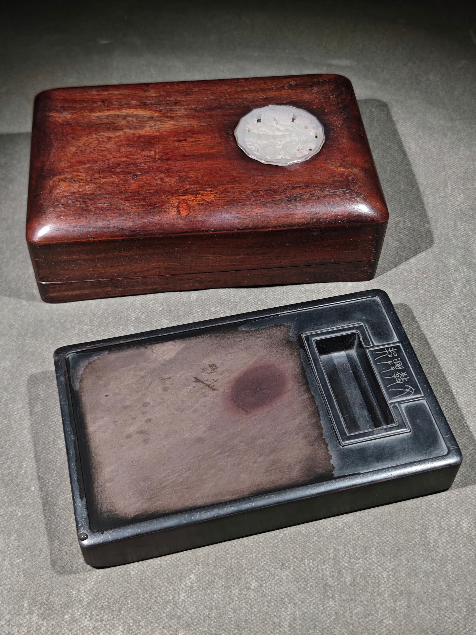 An Exquisite with poem Inkstone: An Exquisite with poem Inkstone Qing Dynasty, China Size:20.5cmx13.5cmx6.3cm (The Dimensions Of All Batches Are Manually Measured.If You Need More Detailed Information, Please Contact Our Customer