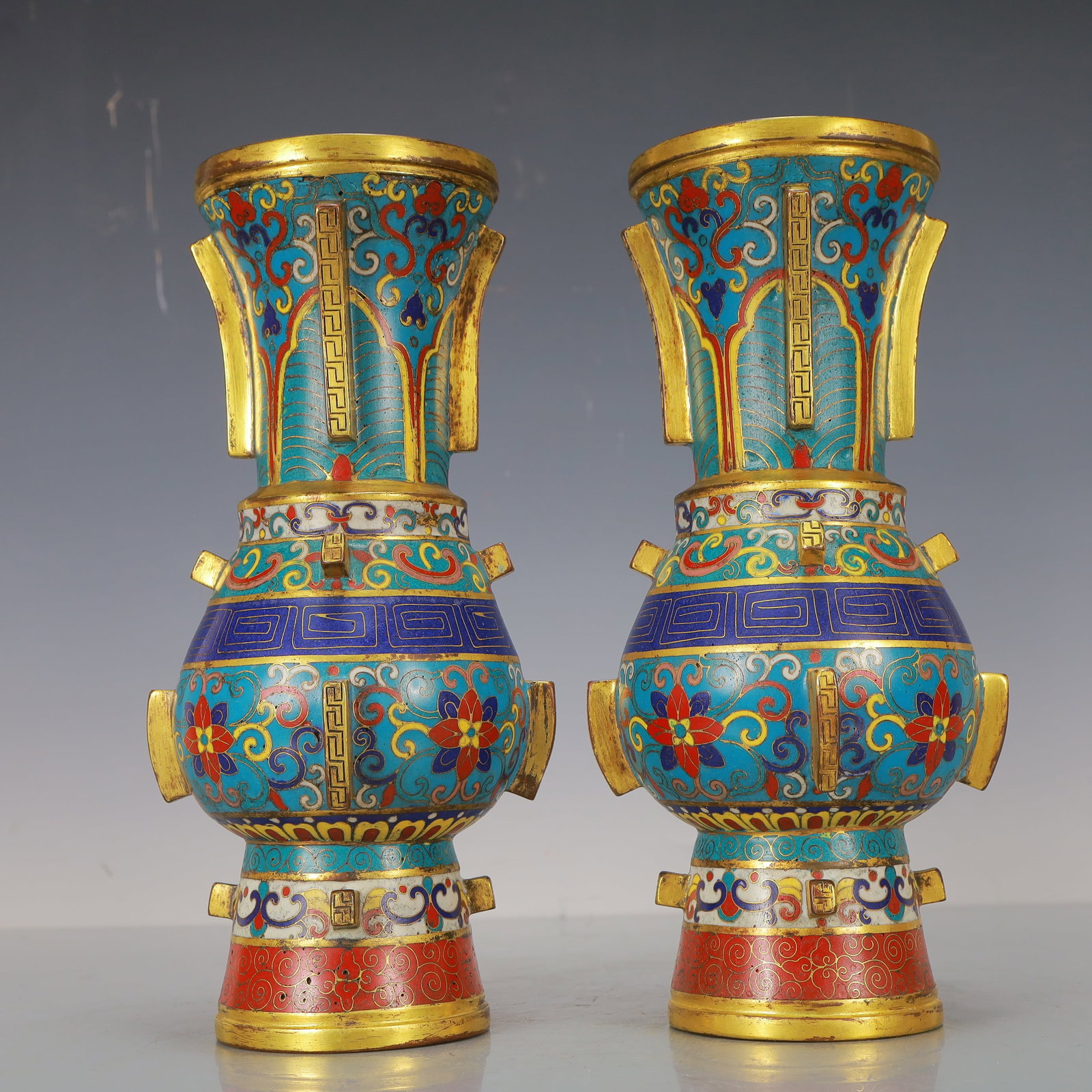 A Exquisite A pair of Cloisonne Lotus Pattern Vase: A Exquisite A pair of Cloisonne Lotus Pattern Vase Qing Dynasty, China Qianlong Six-character Mark Size:13cmx26cm Weight:2700g (The Dimensions Of All Batches Are Manually Measured.If You Need More
