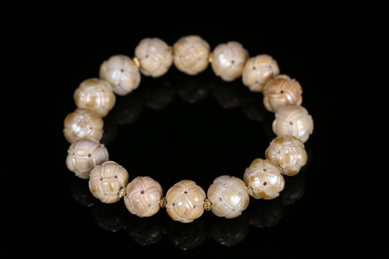 An Exquisite Pearl Bracelets: An Exquisite Pearl Bracelets Qing Dynasty, China Size:1.5cm Weight:50.7g (The Dimensions Of All Batches Are Manually Measured.If You Need More Detailed Information, Please Contact Our Customer