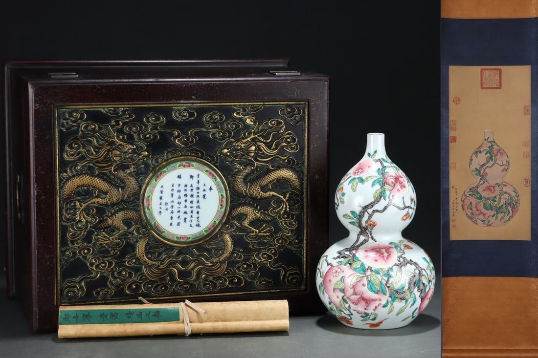 An Exquisite Famille-Rose Painted Gold Pomegranate Pattern Gourd-Shaped Vase: An Exquisite Famille-Rose Painted Gold Pomegranate Pattern Gourd-Shaped Vase Qing Dynasty, China Yongzheng Six-character Mark Without frame Size:64cmx30cm Size:31.8cmx19.7cm (The Dimensions Of All