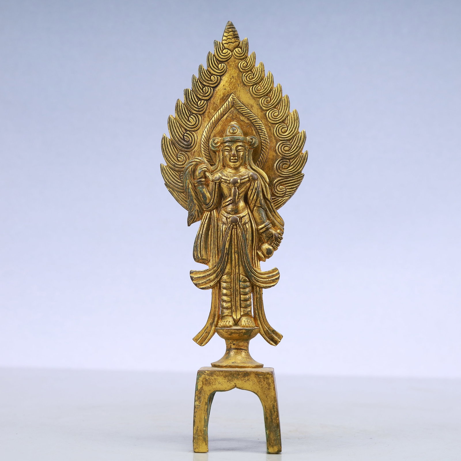 A Exquisite Gilt Bronze Statue of Avalokitesvara: A Exquisite Gilt Bronze Statue of Avalokitesvara Ming Dynasty, China Size:8cmx4cmx21.5cm Weight:450g (The Dimensions Of All Batches Are Manually Measured.If You Need More Detailed Information, Please