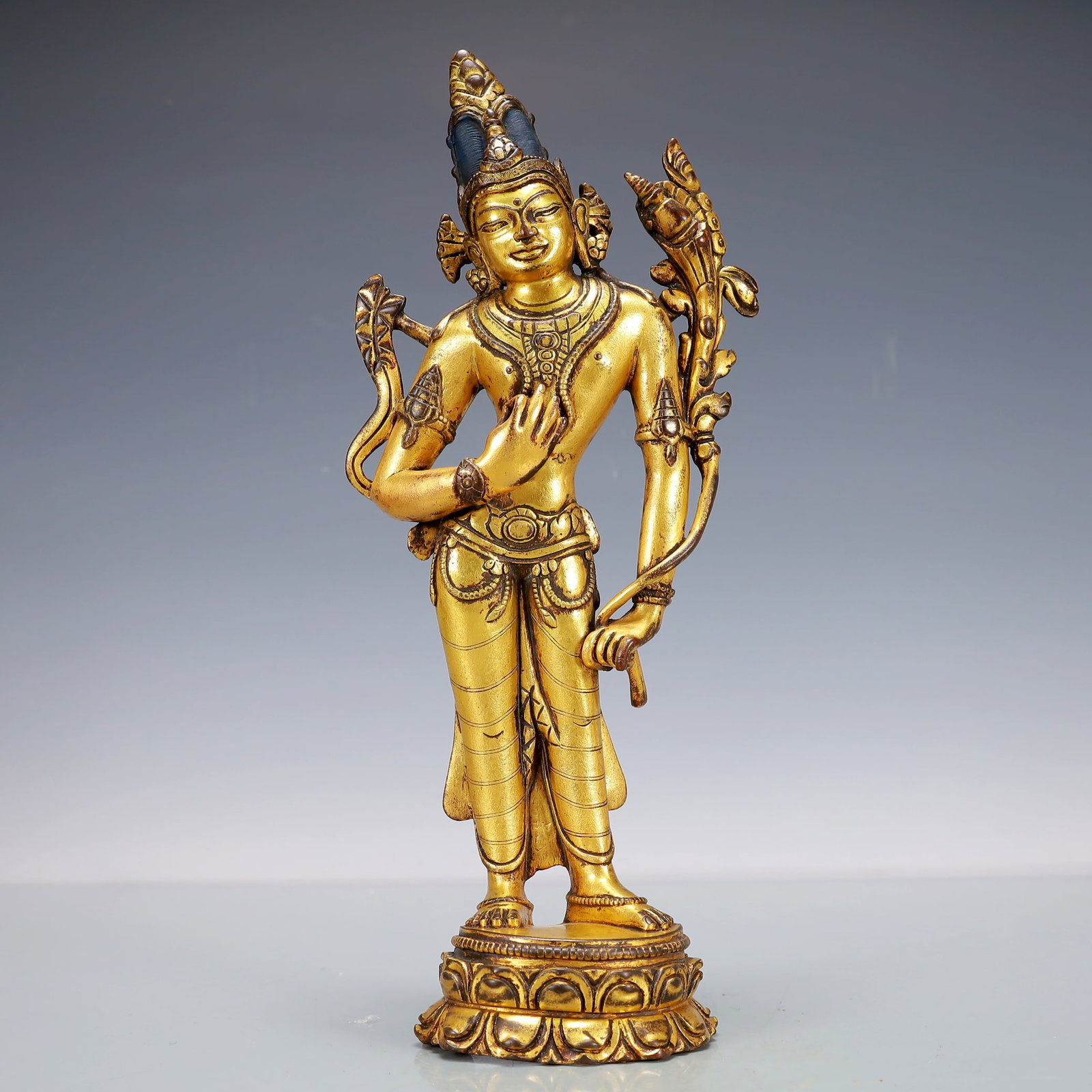 A Exquisite Gilt Bronze Statue of Bodhisattva: A Exquisite Gilt Bronze Statue of Bodhisattva Qing Dynasty, China Size:14cmx6.5cmx29.5cm Weight:1900g (The Dimensions Of All Batches Are Manually Measured.If You Need More Detailed Information, Please
