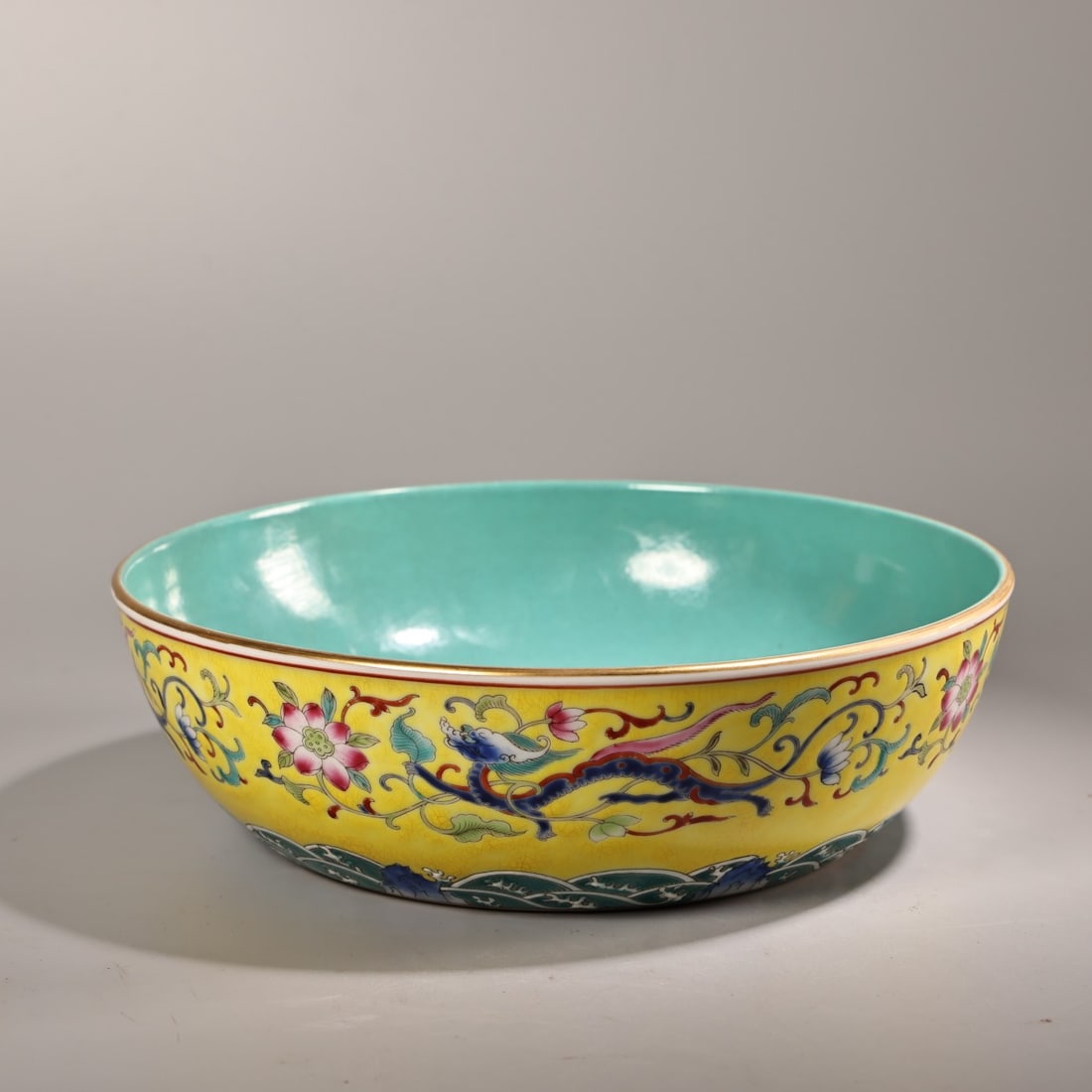 An Exquisite Enamel Lotus Pattern Dragon Pattern Seawater Pattern Bowl: An Exquisite Enamel Lotus Pattern Dragon Pattern Seawater Pattern Bowl Qing Dynasty, China Yongzheng Six-character Mark Diameter Size:21cm Weight:770g (The Dimensions Of All Batches Are Manually