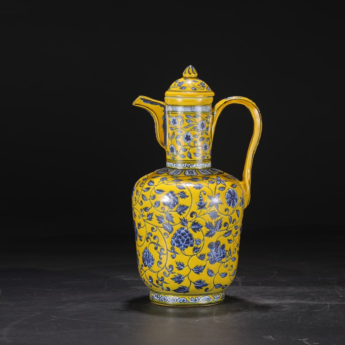 An Exquisite Blue and White Lotus Pattern Ewer - 2
