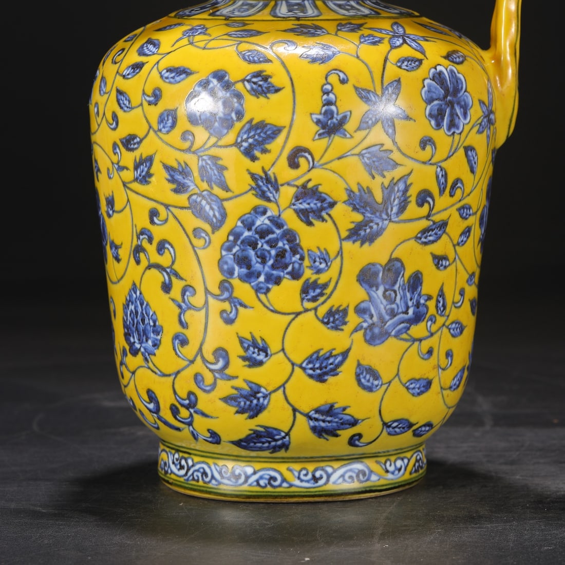 An Exquisite Blue and White Lotus Pattern Ewer - 4