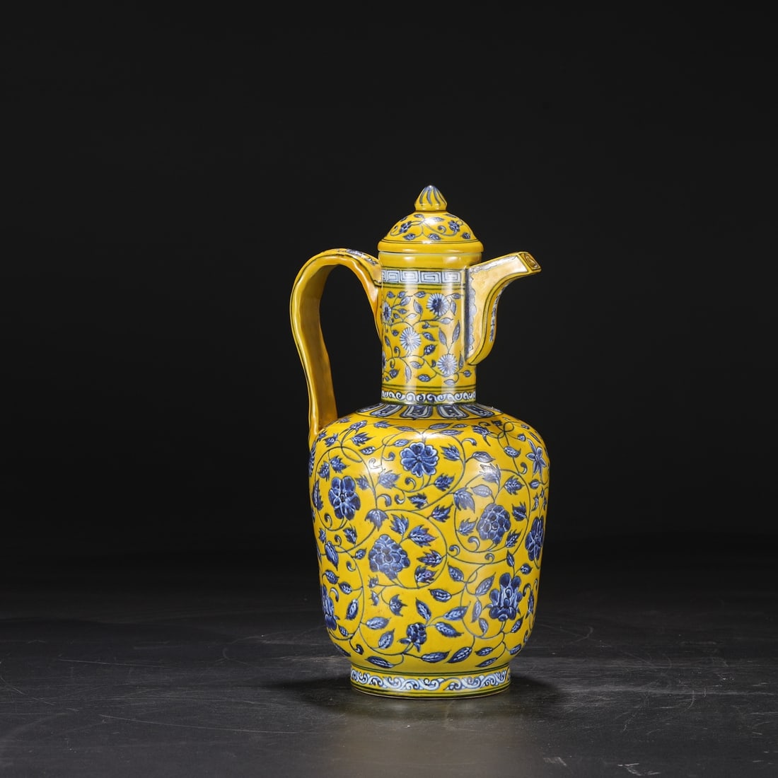 An Exquisite Blue and White Lotus Pattern Ewer - 7