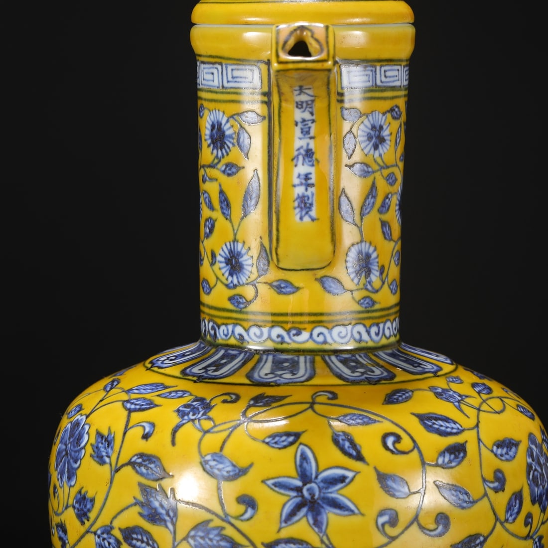 An Exquisite Blue and White Lotus Pattern Ewer - 8