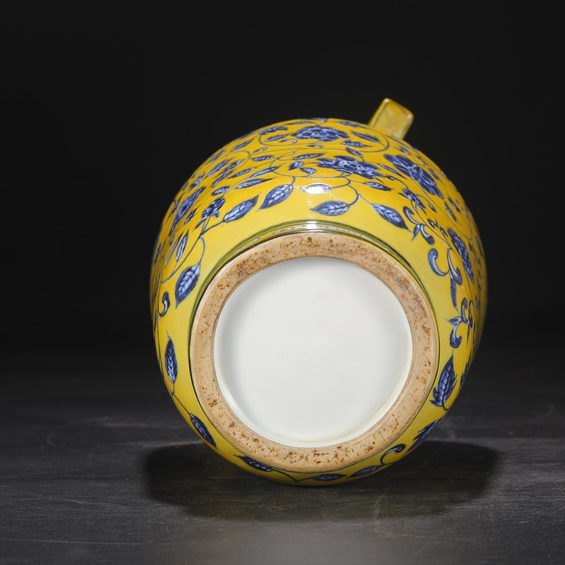 An Exquisite Blue and White Lotus Pattern Ewer - 9