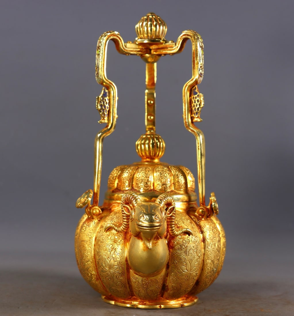 An Exquisite Gilt Bronze Flower Pattern Ewer - 2