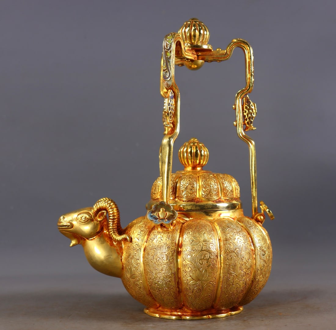 An Exquisite Gilt Bronze Flower Pattern Ewer - 3