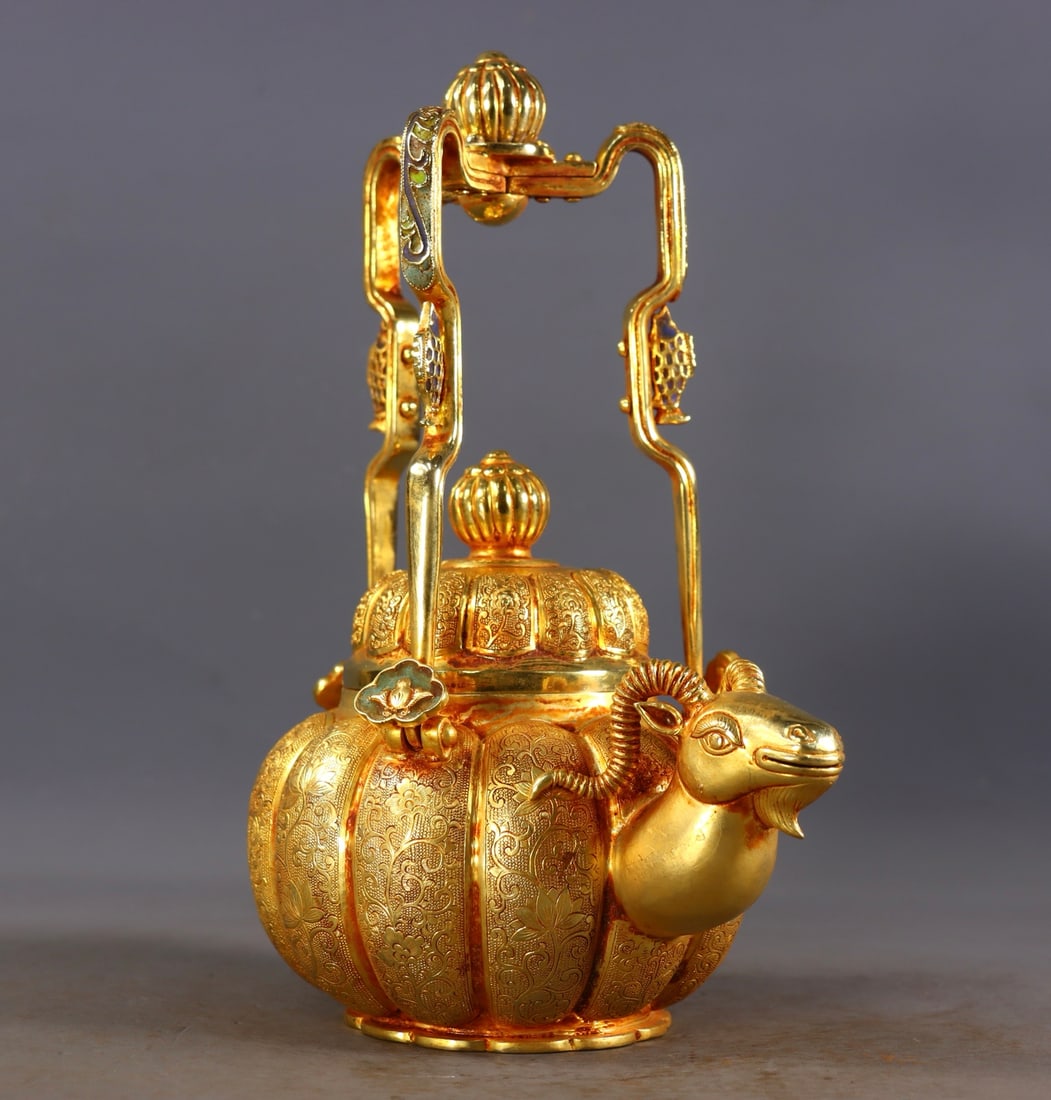 An Exquisite Gilt Bronze Flower Pattern Ewer - 4
