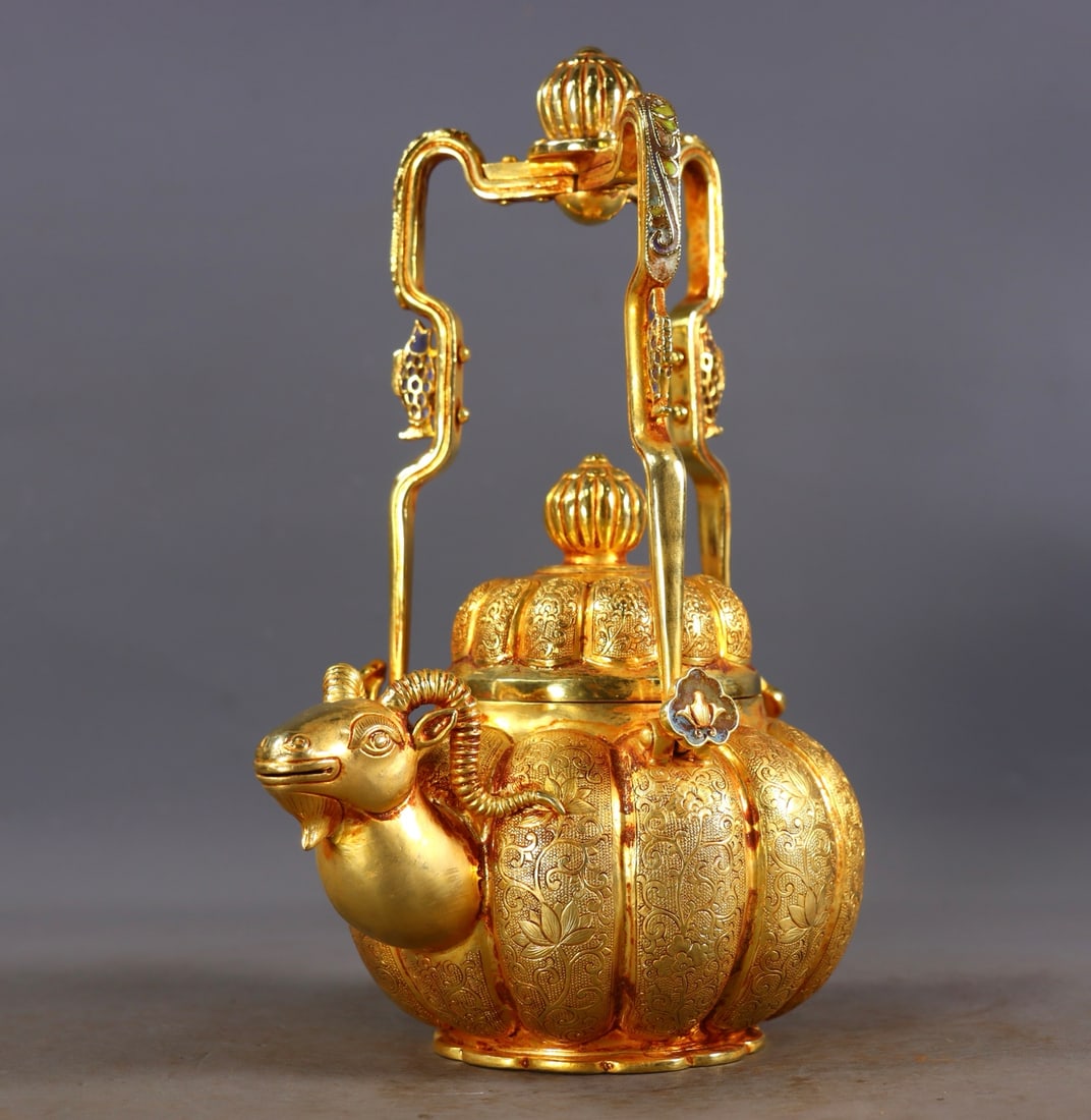 An Exquisite Gilt Bronze Flower Pattern Ewer - 6