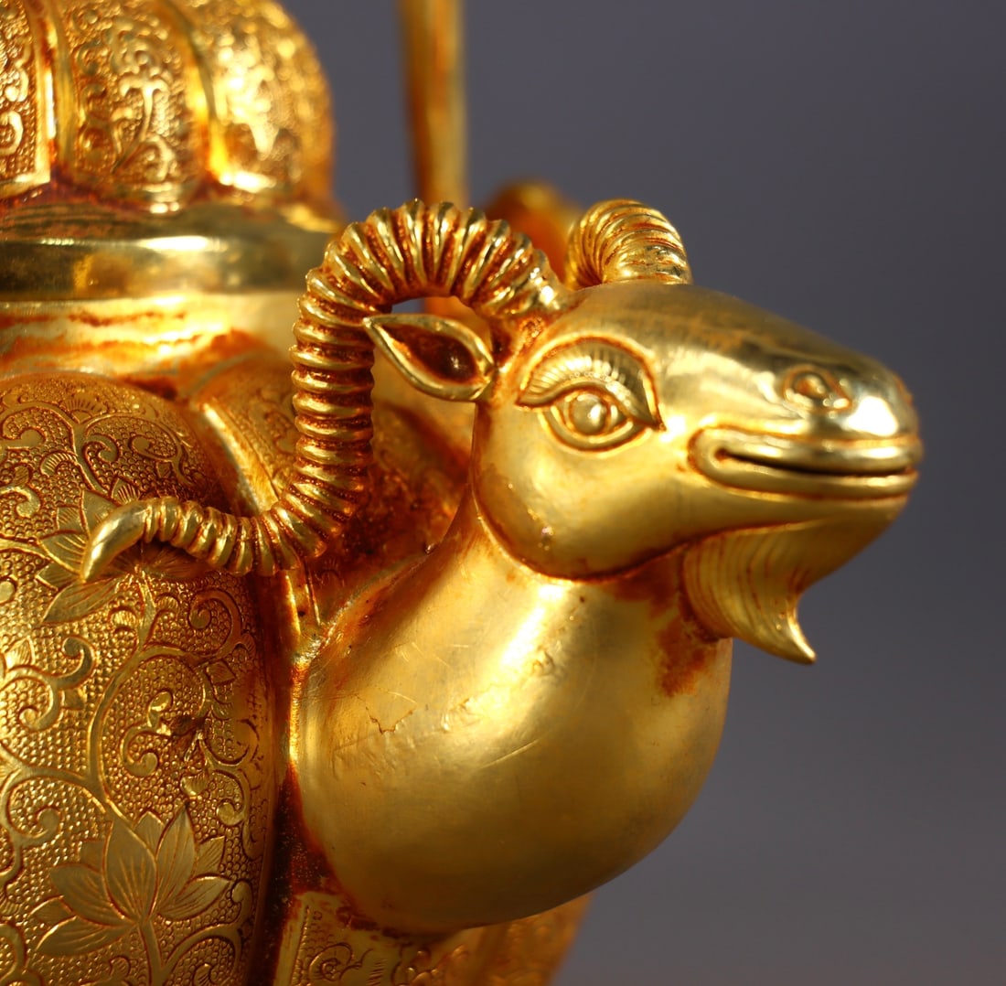 An Exquisite Gilt Bronze Flower Pattern Ewer - 8