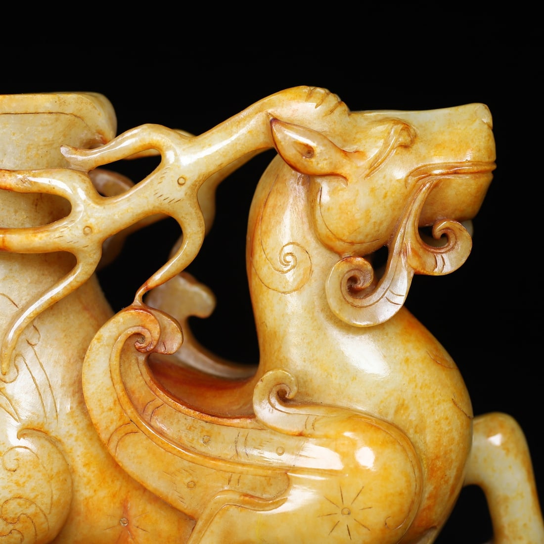 An Exquisite White Jade Deer-Shaped Cup - 3
