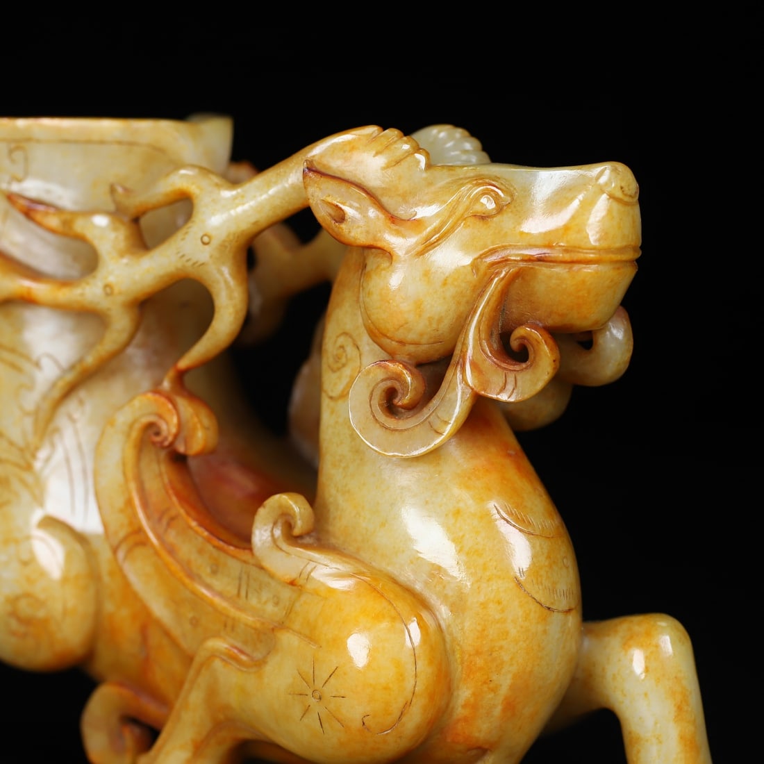 An Exquisite White Jade Deer-Shaped Cup - 6