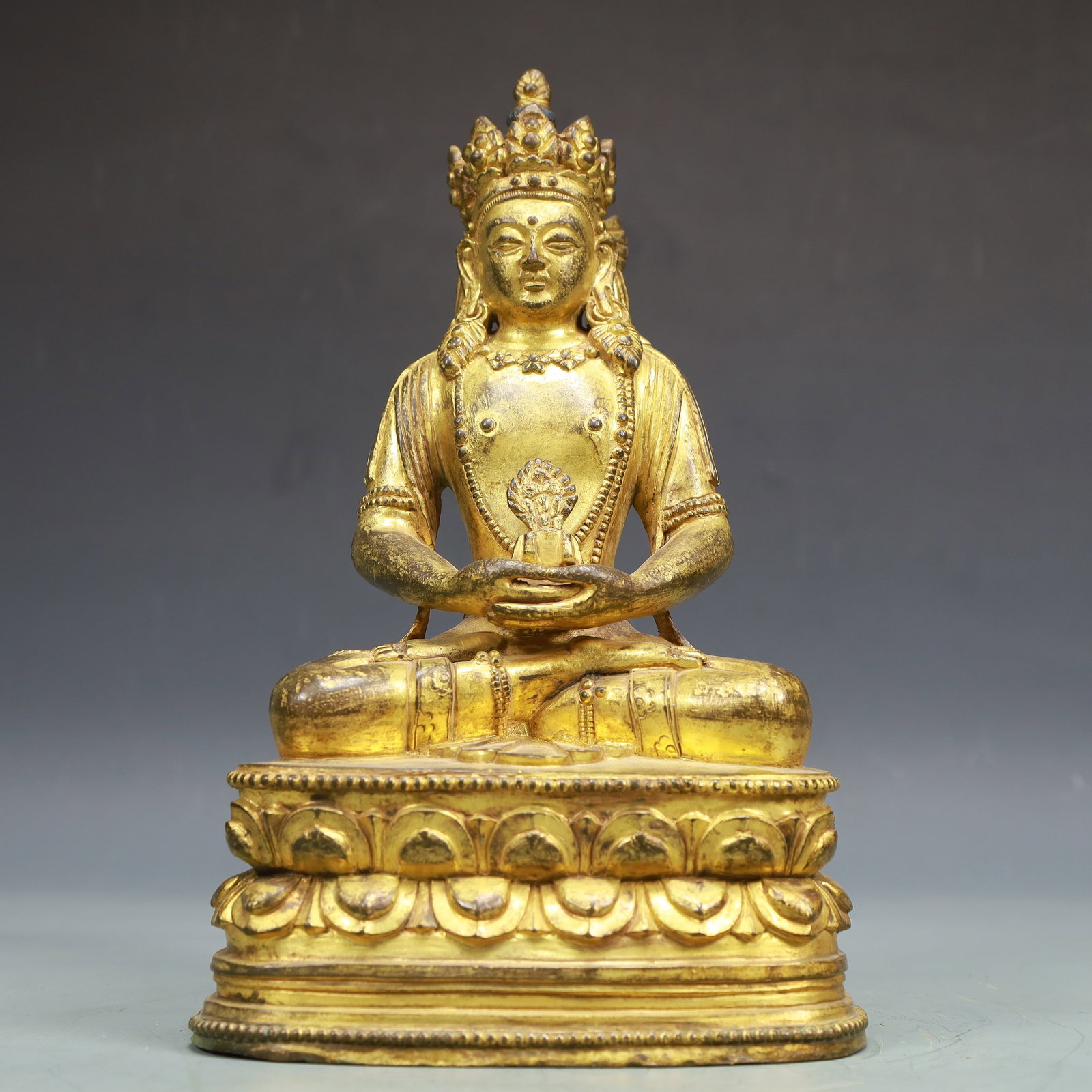 A Exquisite Gilt Bronze Statue of Avalokitesvara: A Exquisite Gilt Bronze Statue of Avalokitesvara Ming Dynasty, China Size:14.5cmx21cmx24cm Weight:2950g (The Dimensions Of All Batches Are Manually Measured.If You Need More Detailed Information, Plea