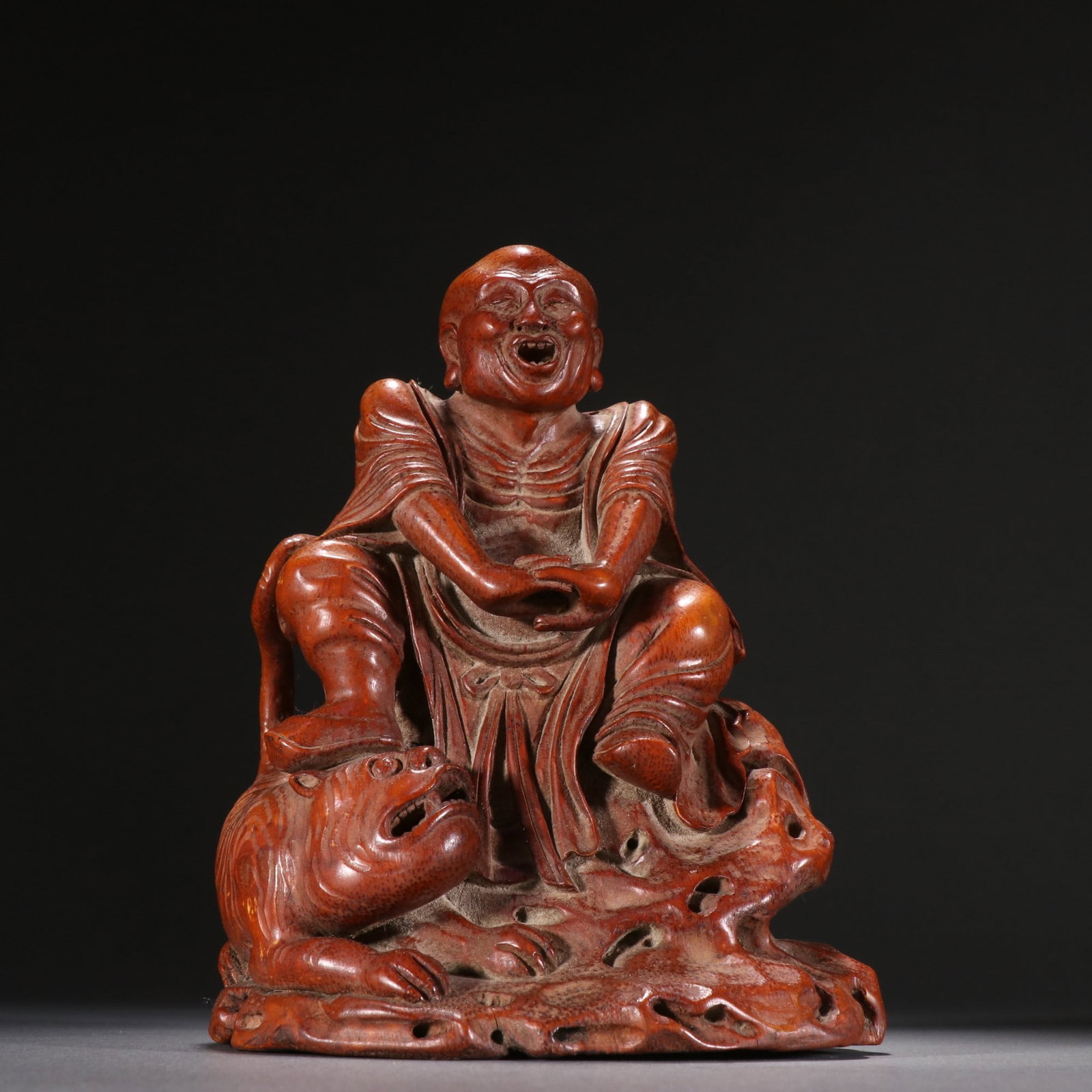 An Exquisite Bamboo Statue of Arhat Ornament: An Exquisite Bamboo Statue of Arhat Ornament Qing Dynasty, China Size:17cmx13cm (The Dimensions Of All Batches Are Manually Measured.If You Need More Detailed Information, Please Contact Our Customer