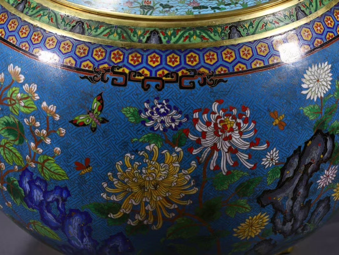 An Exquisite Cloisonne Dragon Pattern Flower and Butterfly Pattern Double-Ears and Tripod Censer - 3