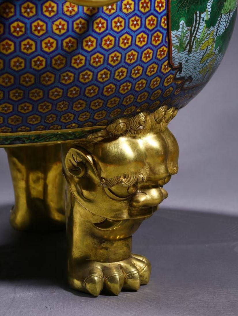 An Exquisite Cloisonne Dragon Pattern Flower and Butterfly Pattern Double-Ears and Tripod Censer - 6