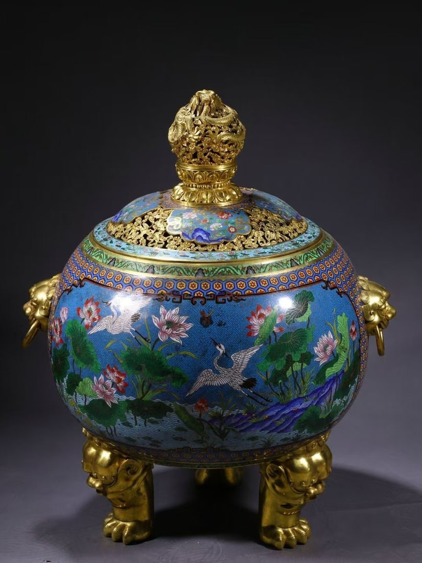 An Exquisite Cloisonne Dragon Pattern Flower and Butterfly Pattern Double-Ears and Tripod Censer - 7