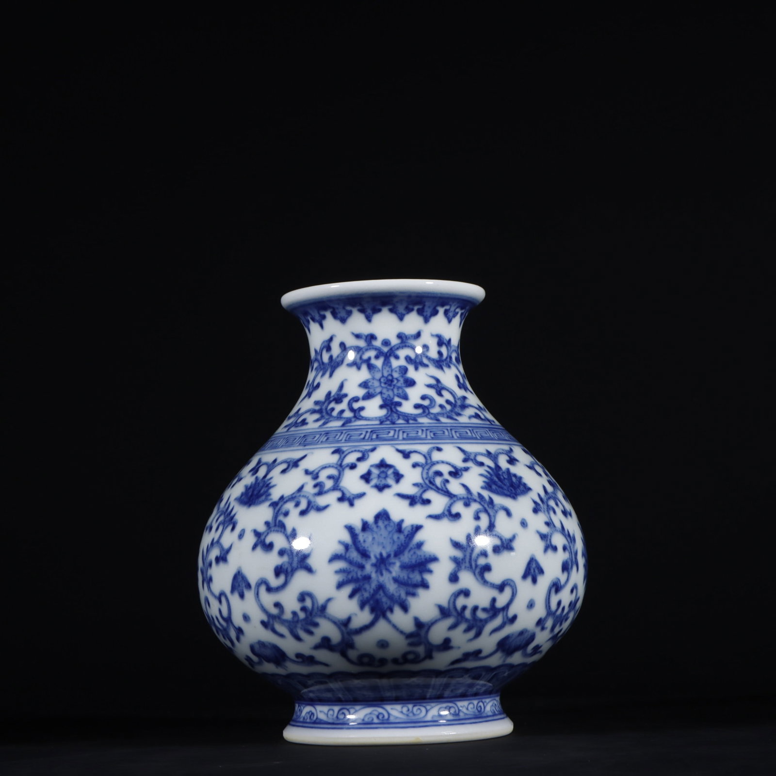 An Exquisite Blue and White Lotus Pattern Vase - 2