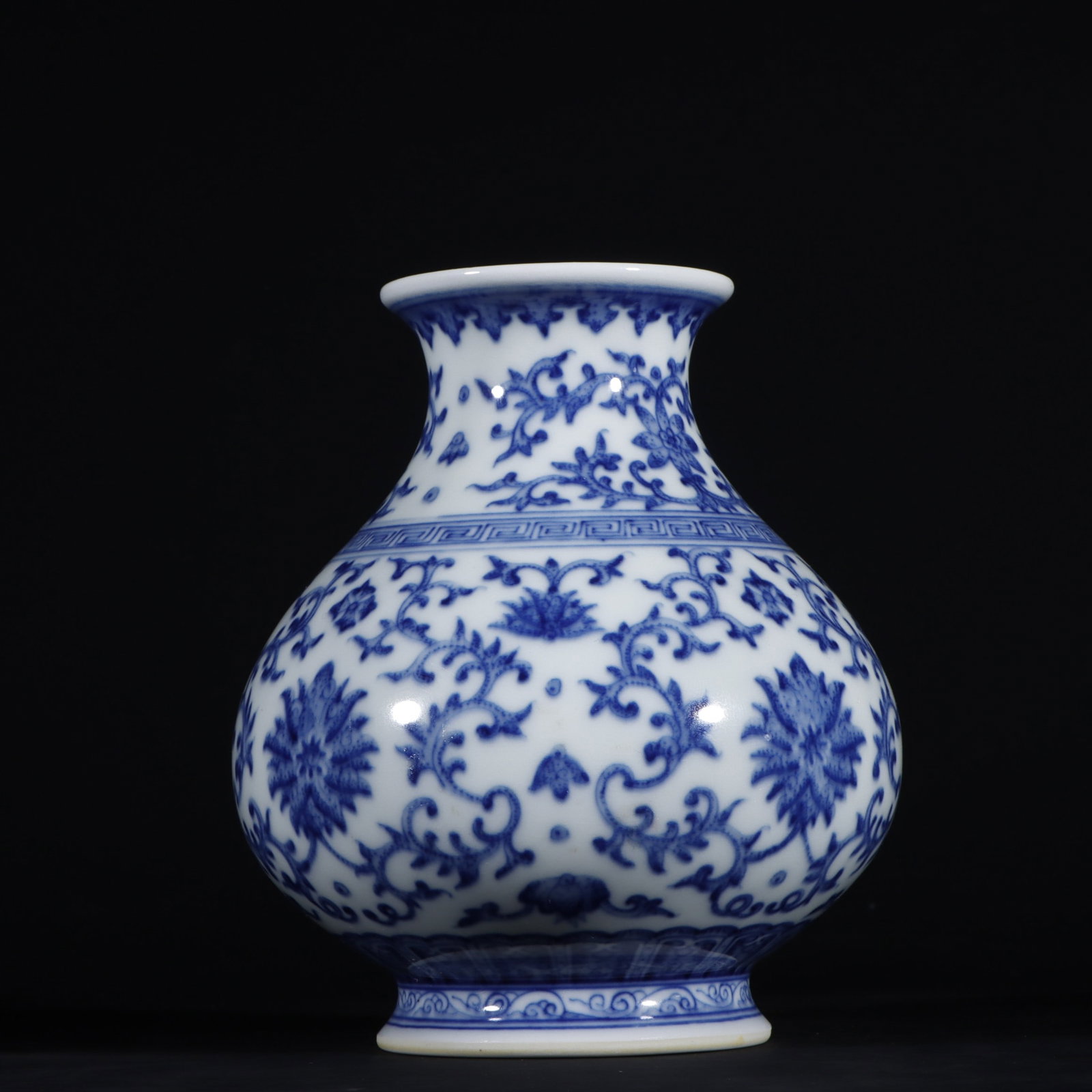 An Exquisite Blue and White Lotus Pattern Vase - 5
