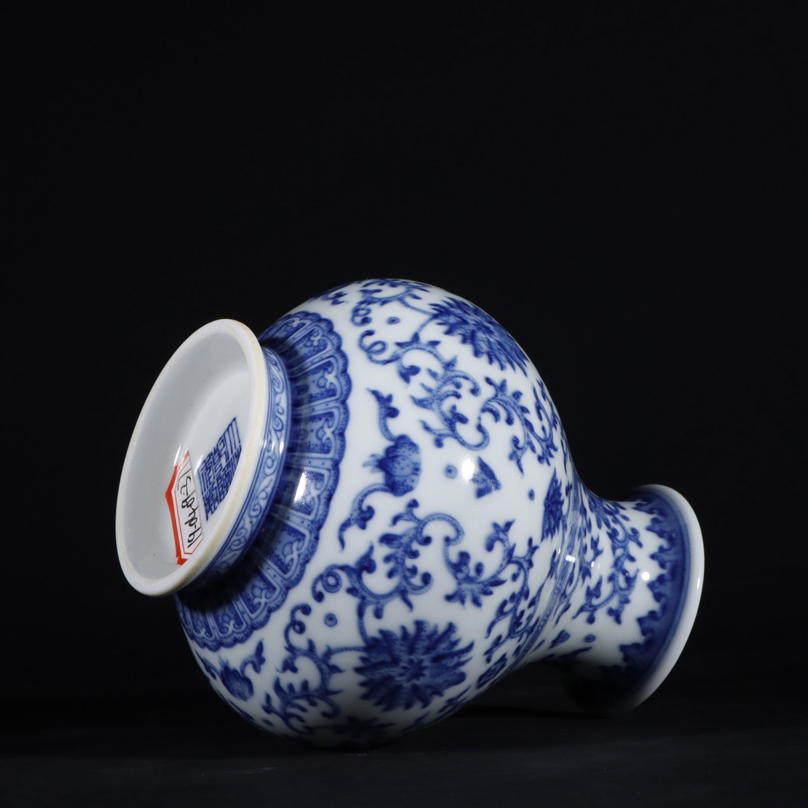 An Exquisite Blue and White Lotus Pattern Vase - 6