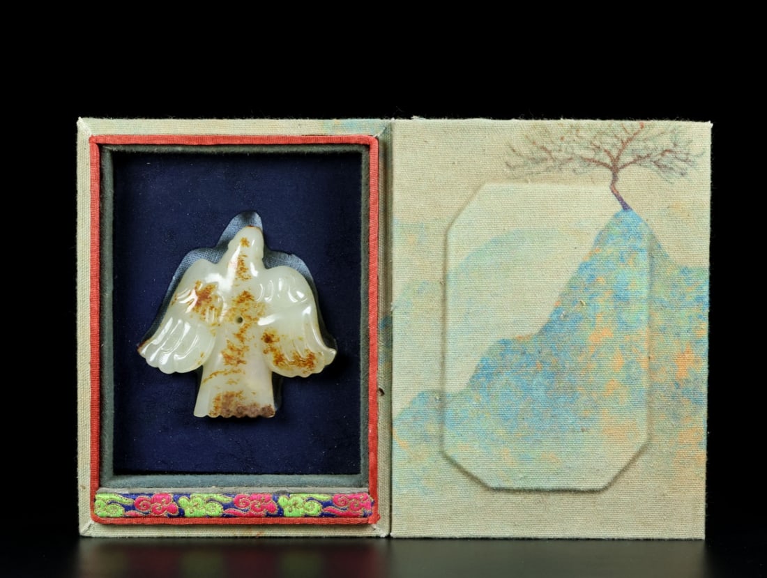 An Exquisite White Jade Phoenix Ornament: An Exquisite White Jade Phoenix Ornament Han Dynasty, China Size:7.6cmx7.6cmx2.4cm Weight:128.8g (The Dimensions Of All Batches Are Manually Measured.If You Need More Detailed Information, Please
