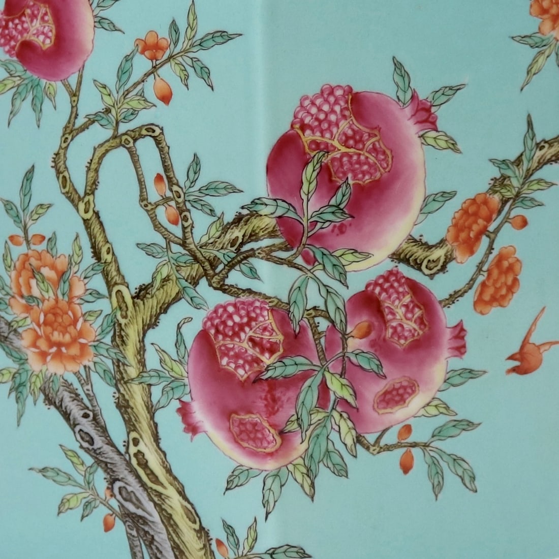An Exquisite Green Glazed Pomegranate Pattern Vase - 2
