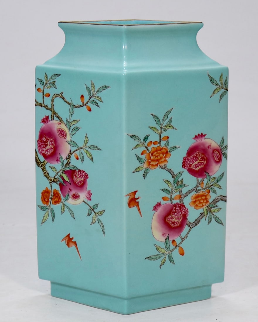 An Exquisite Green Glazed Pomegranate Pattern Vase - 4