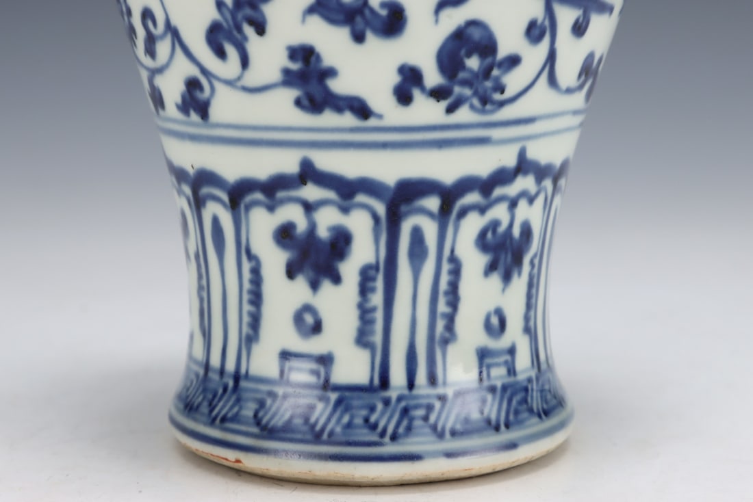 An Exquisite Blue and White Phoenix Pattern Lotus Pattern Vase - 6