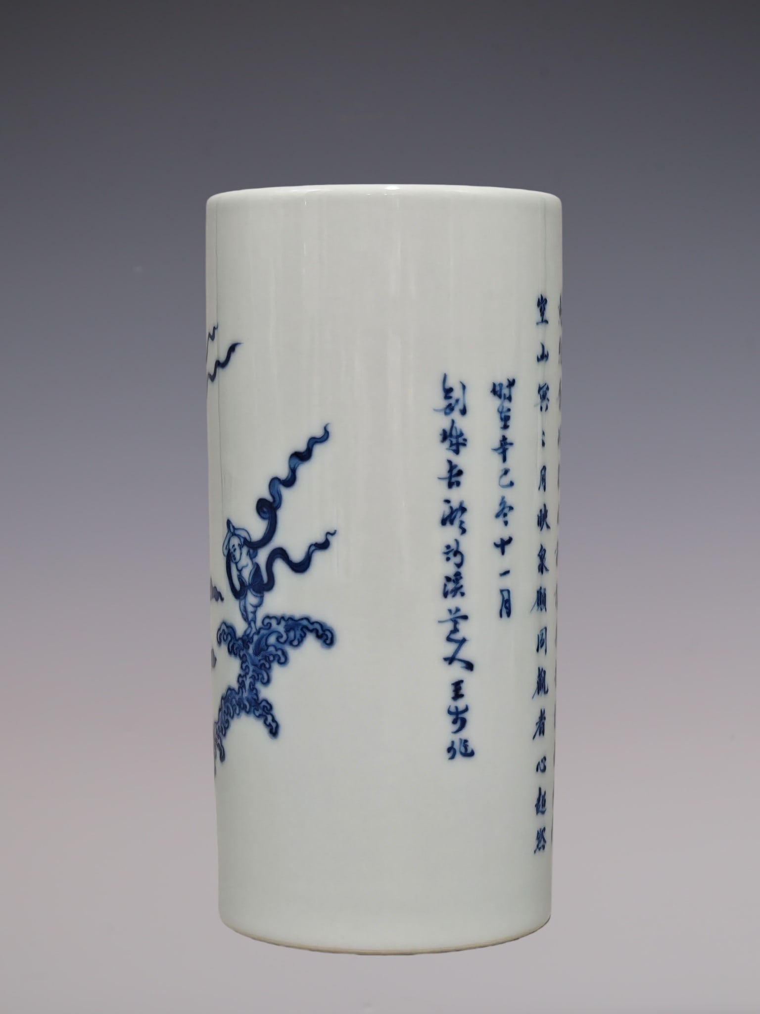 An Exquisite Blue and White Figure Pattern Brush Pot - 4