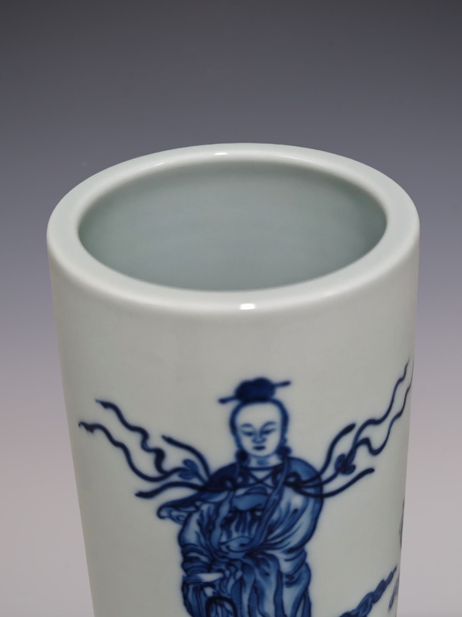 An Exquisite Blue and White Figure Pattern Brush Pot - 5