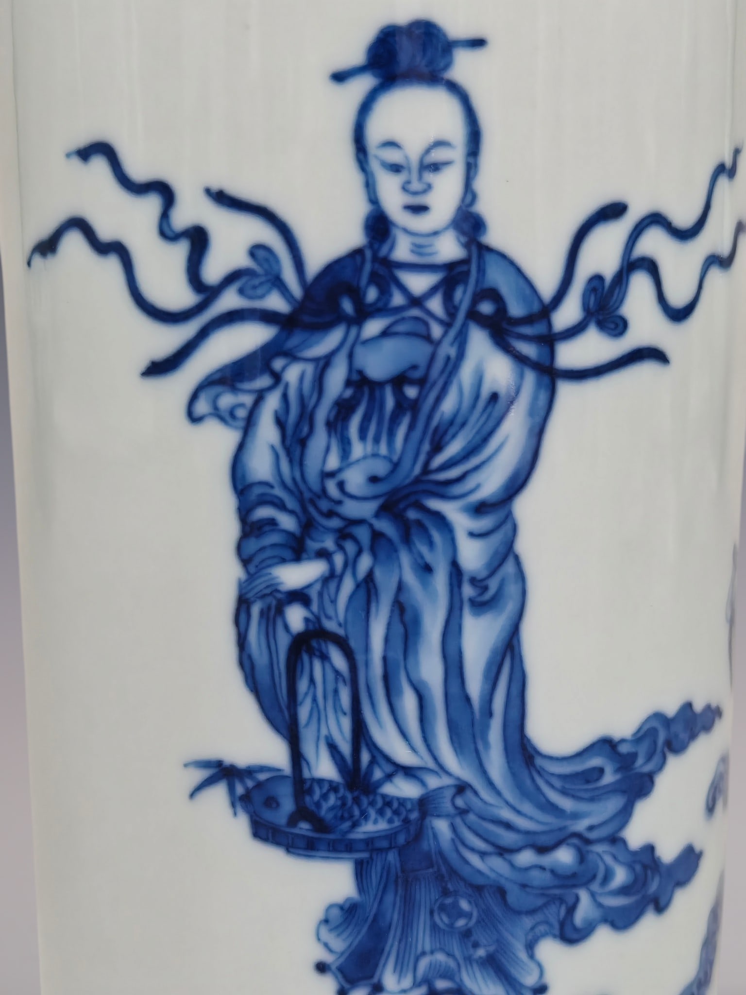 An Exquisite Blue and White Figure Pattern Brush Pot - 6