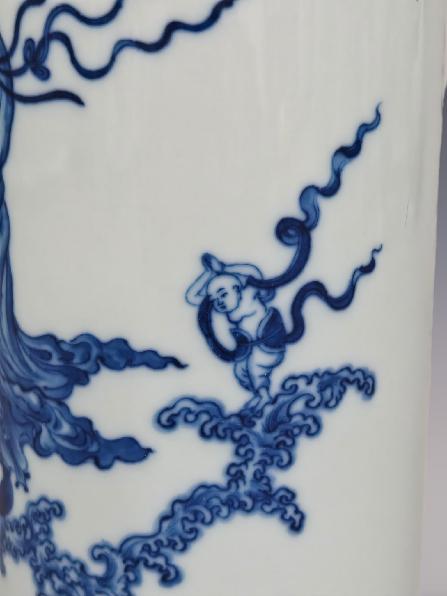An Exquisite Blue and White Figure Pattern Brush Pot - 7