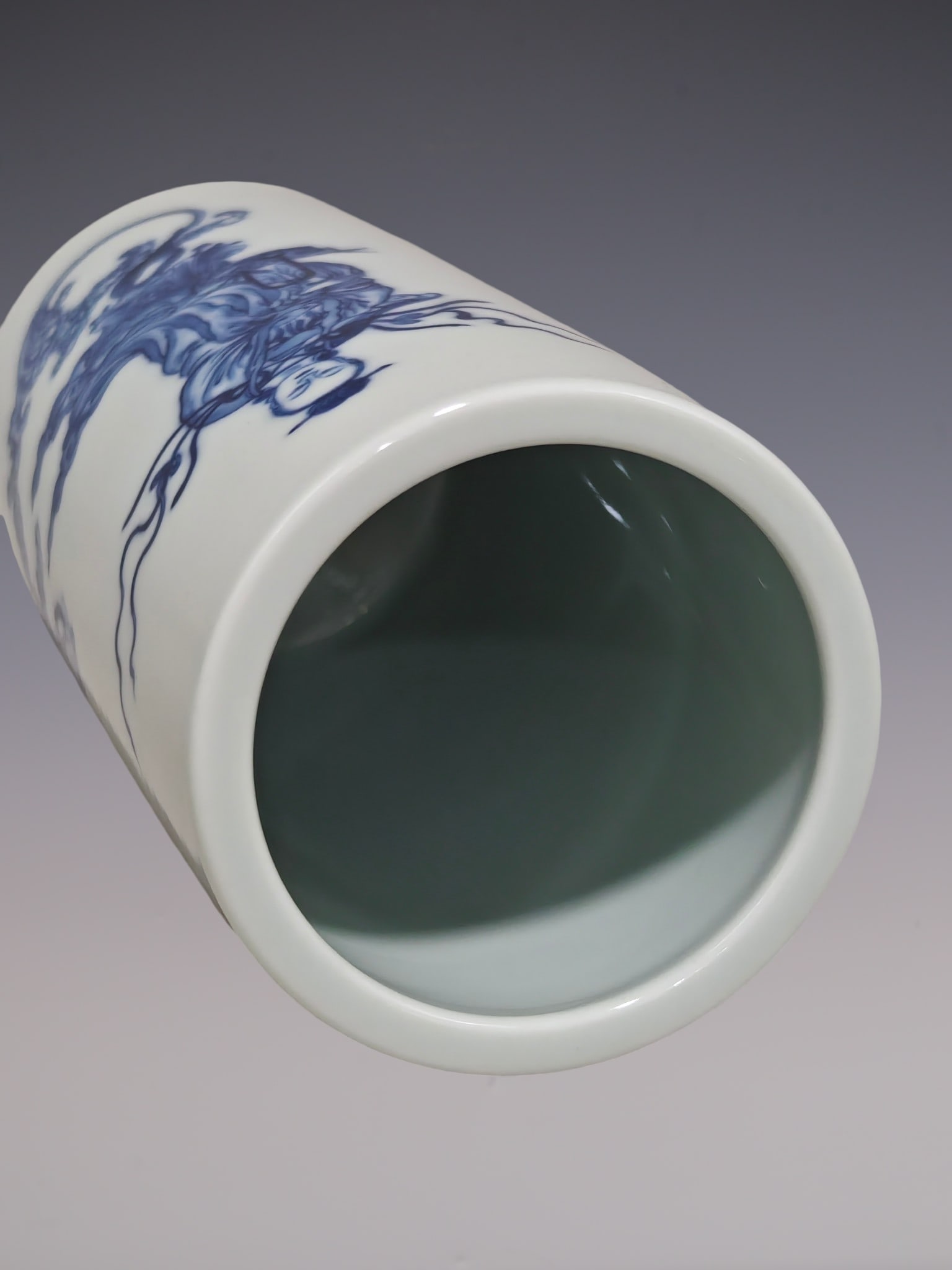 An Exquisite Blue and White Figure Pattern Brush Pot - 8