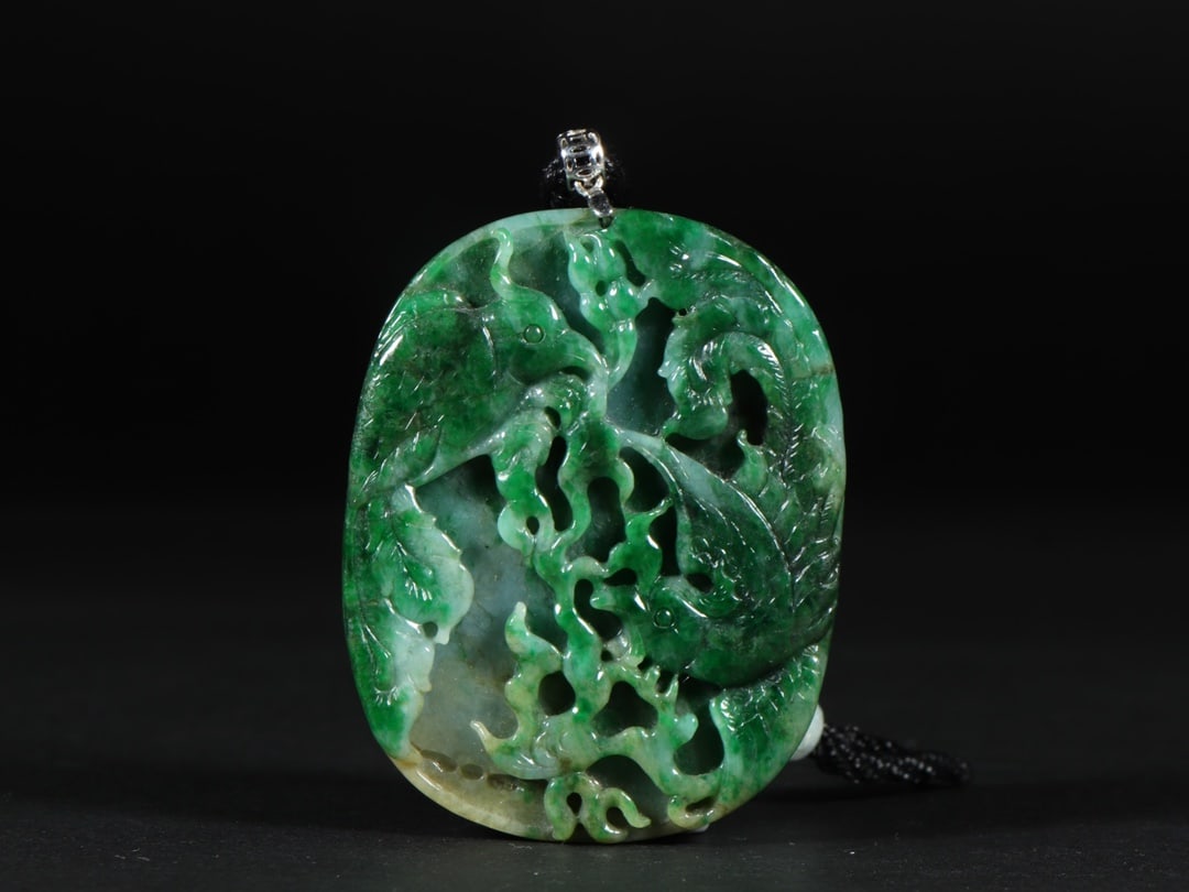 An Exquisite Jadeite Phoenix Pattern Brand: An Exquisite Jadeite Phoenix Pattern Brand Qing Dynasty, China Size:6.4cmx5cmx0.8cm Weight:66g (The Dimensions Of All Batches Are Manually Measured.If You Need More Detailed Information, Please Contac