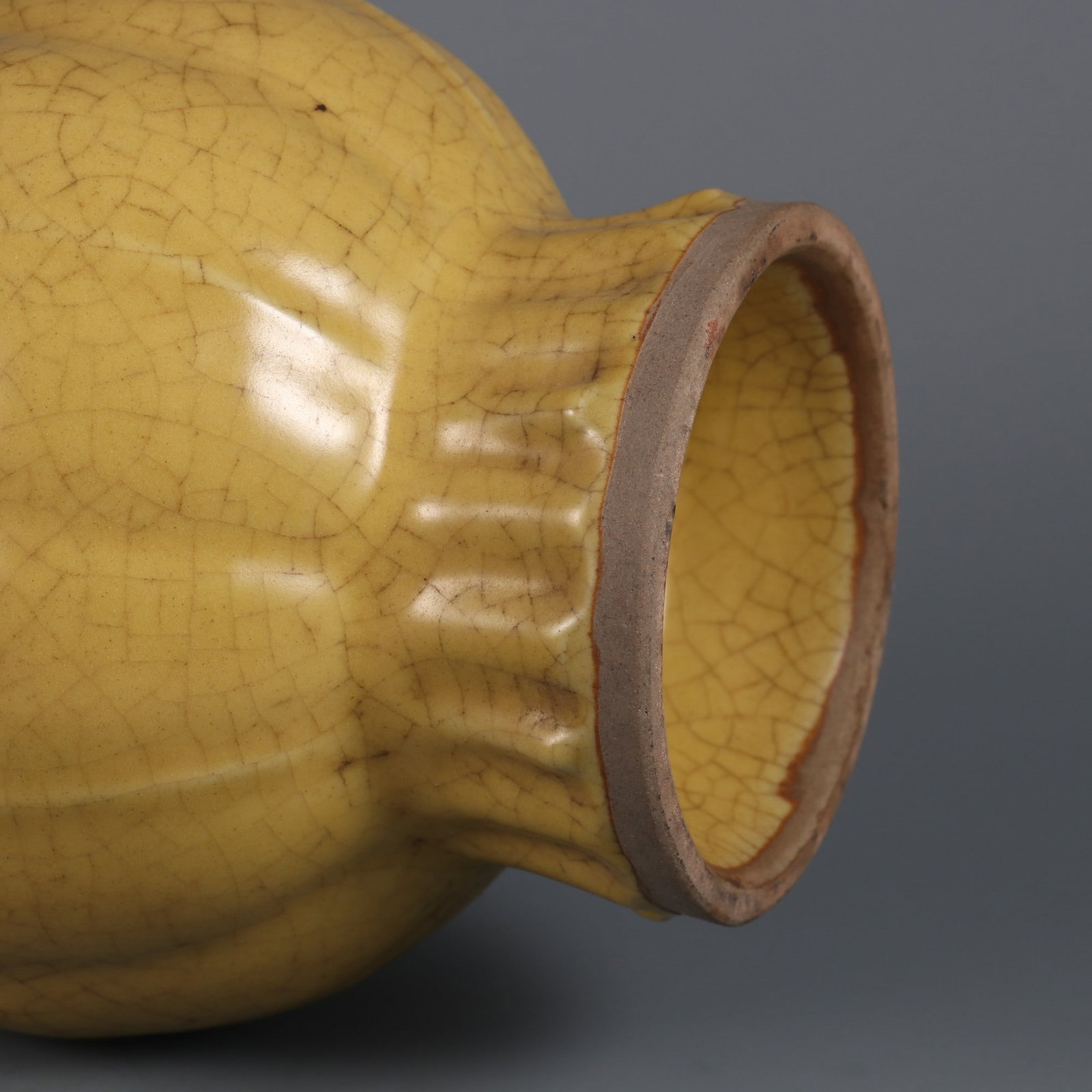An Exquisite Ge yao Double-Ears Vase - 8