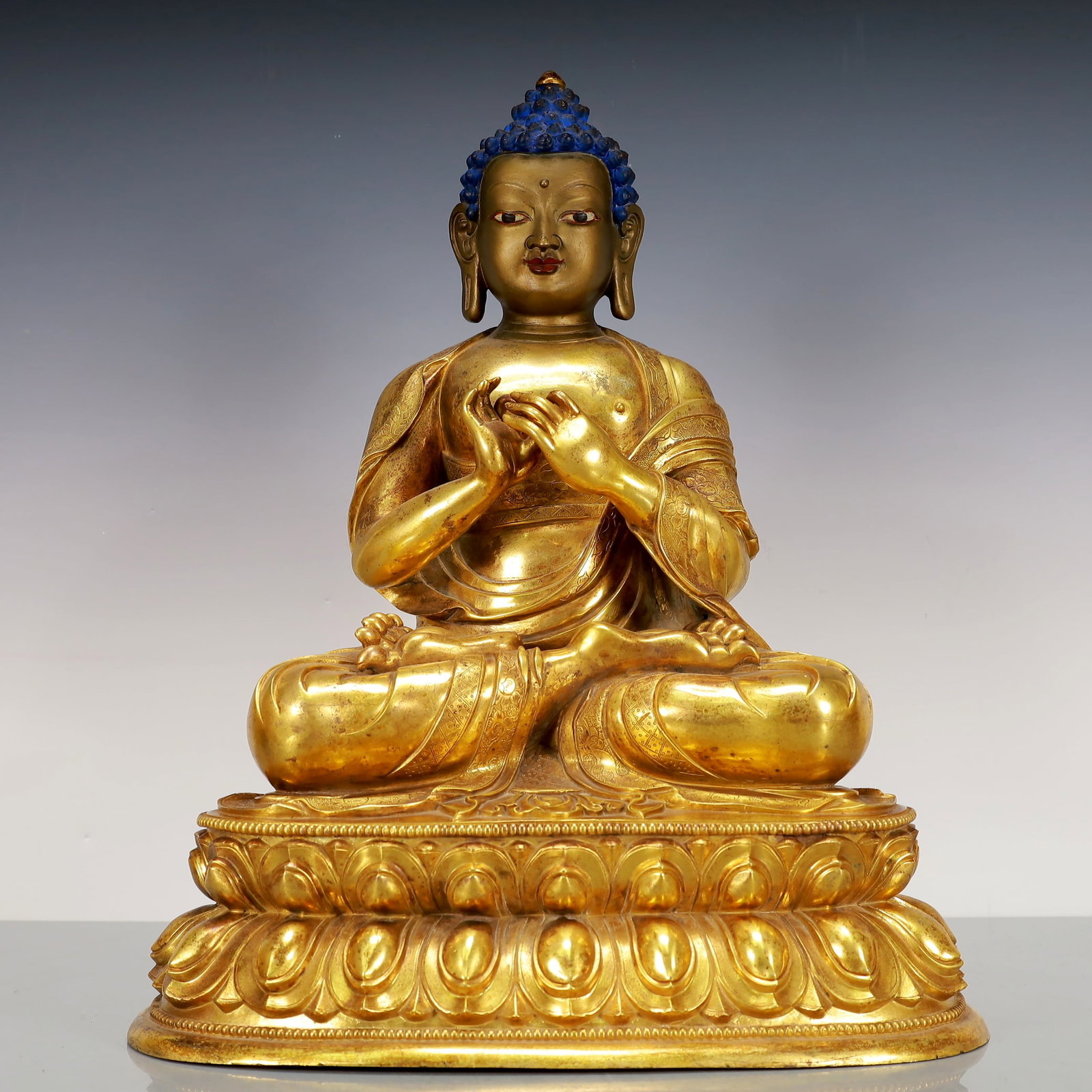 A Exquisite Gilt Bronze Statue of Sakyamuni: A Exquisite Gilt Bronze Statue of Sakyamuni Qing Dynasty, China Size:33cmx24cmx41.5cm Weight:13900g (The Dimensions Of All Batches Are Manually Measured.If You Need More Detailed Information, Please C