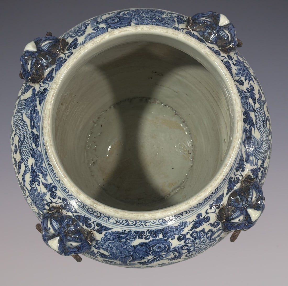 An Exquisite Blue and White Lotus Pattern Kylin Pattern Jar - 7