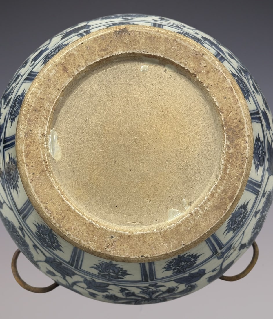 An Exquisite Blue and White Lotus Pattern Kylin Pattern Jar - 9