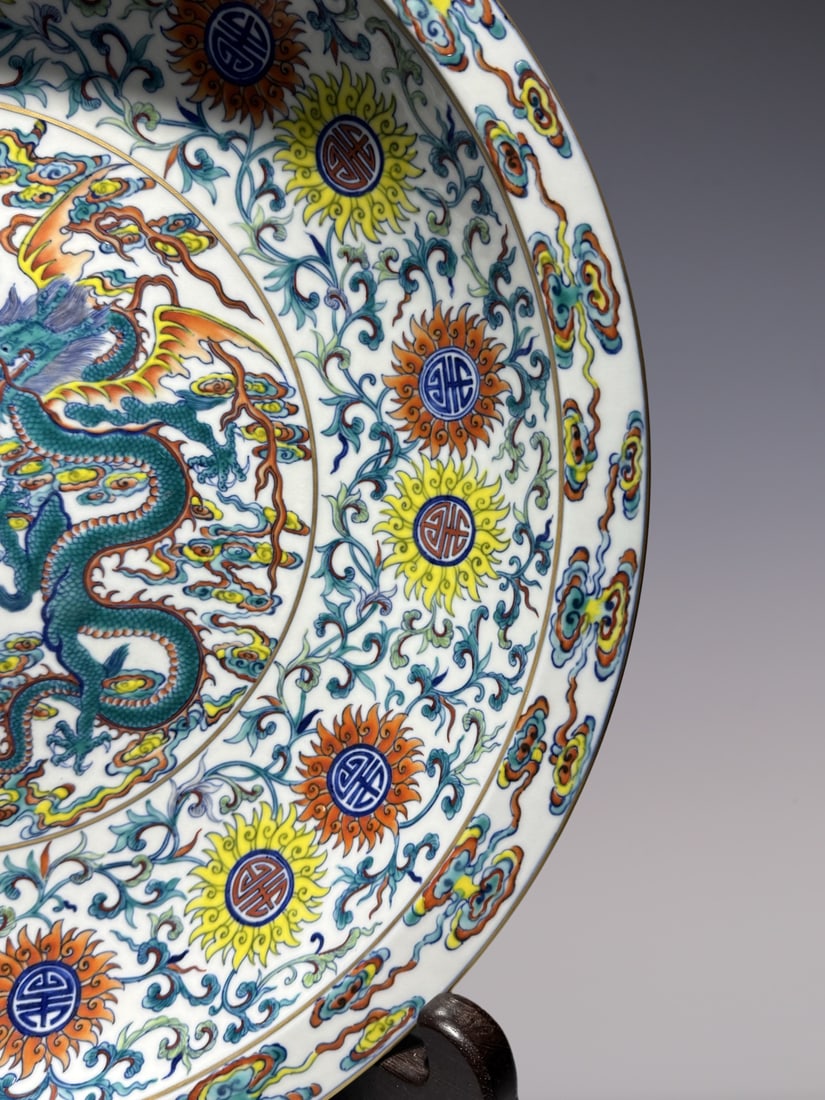 An Exquisite Doucai Dragon and Phoenix Pattern Lotus Pattern Plate - 4
