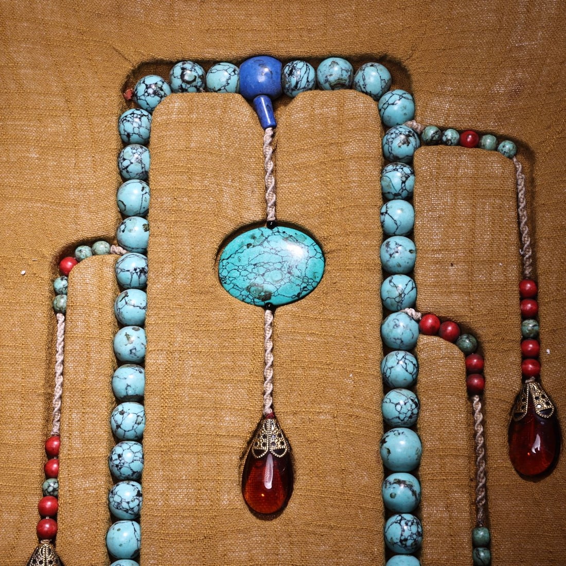 An Exquisite Turquoise Necklace - 2