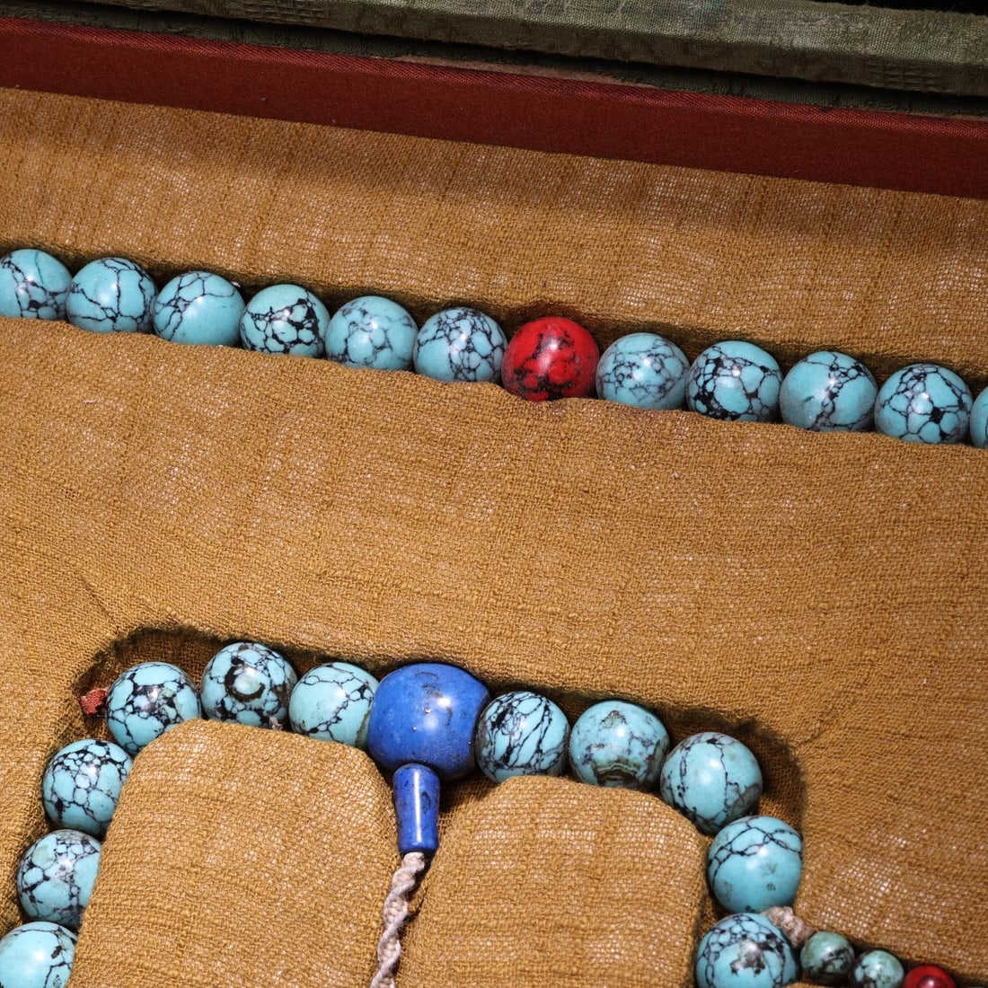 An Exquisite Turquoise Necklace - 3