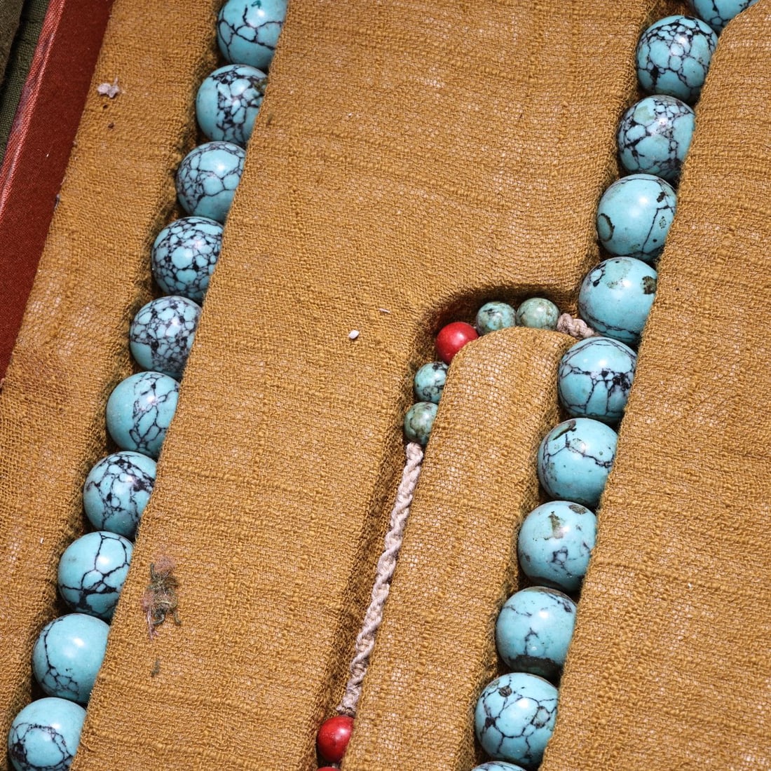 An Exquisite Turquoise Necklace - 4
