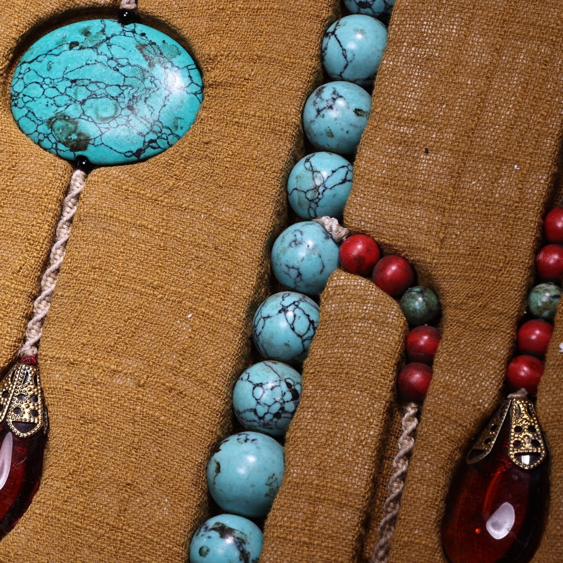 An Exquisite Turquoise Necklace - 5