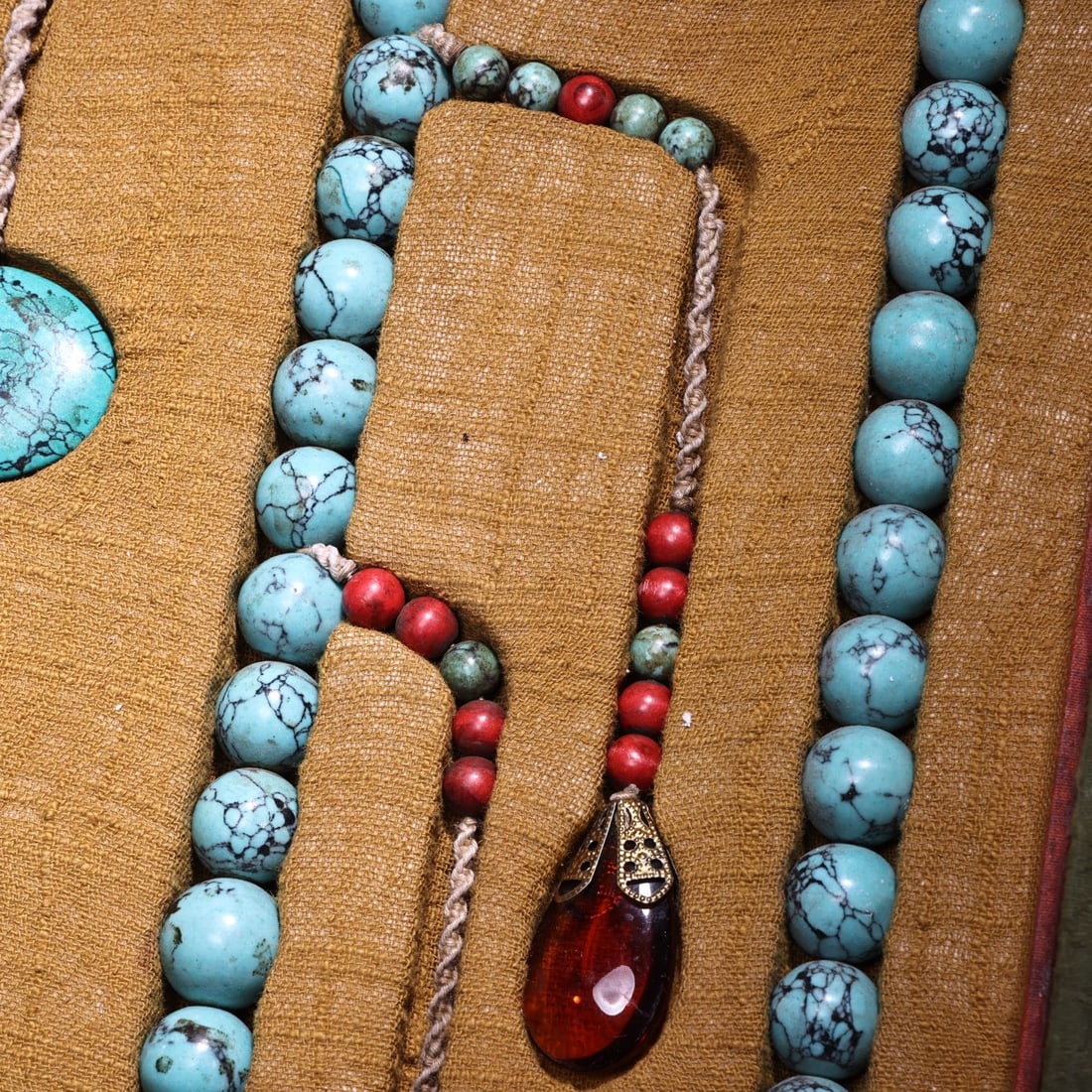 An Exquisite Turquoise Necklace - 6
