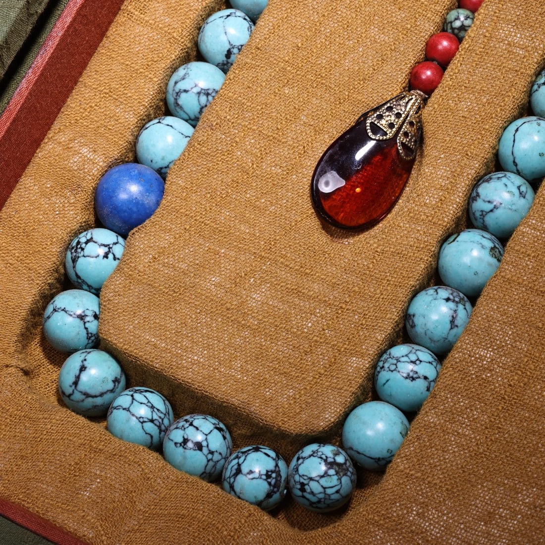 An Exquisite Turquoise Necklace - 7