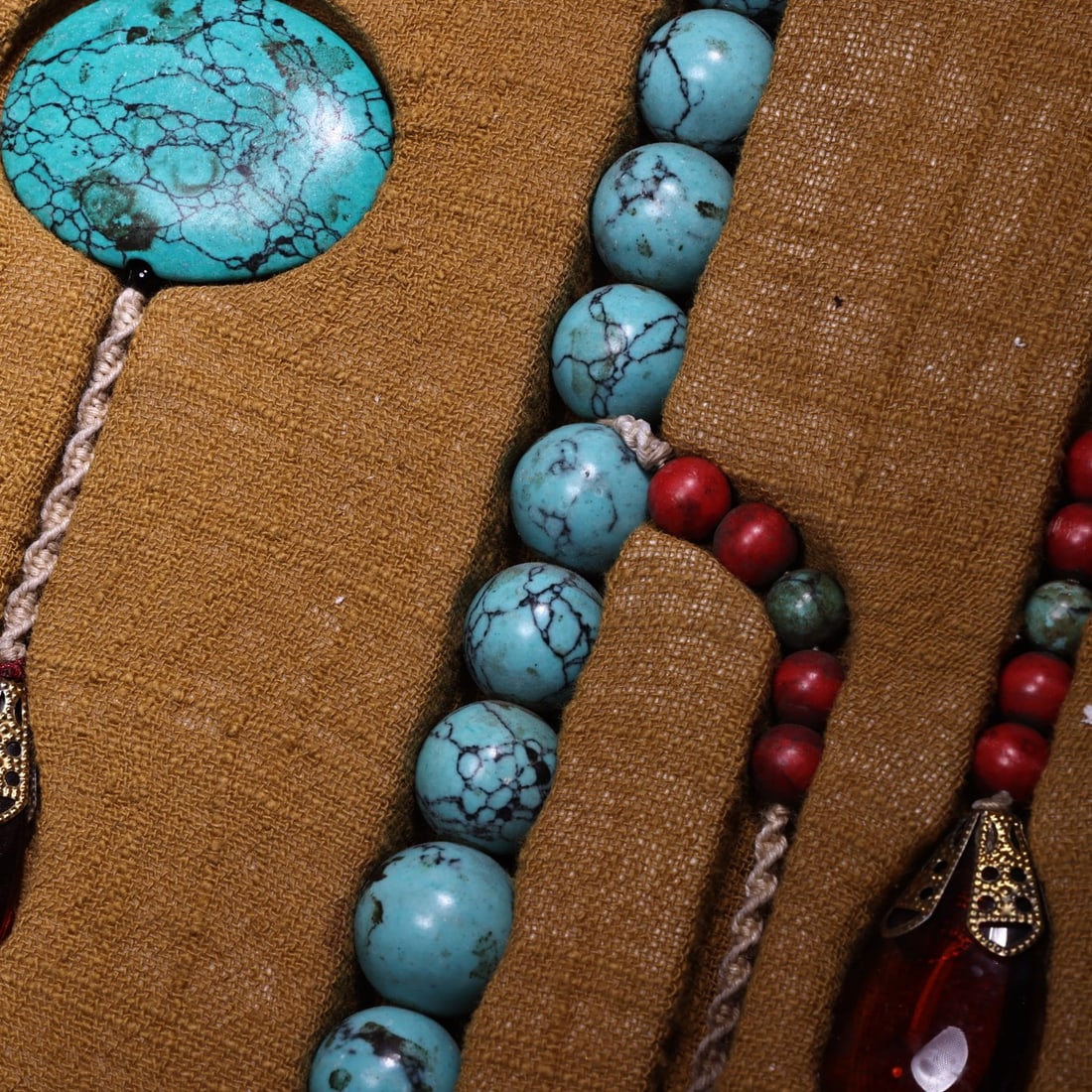 An Exquisite Turquoise Necklace - 8